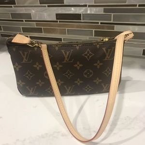 LOUIS VUITTON POCHETTE ACCESSOIRES